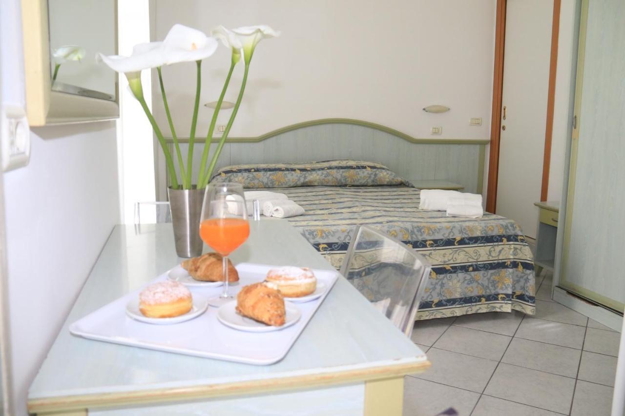 Hotel Ginevra E Residence Cattolica Eksteriør billede