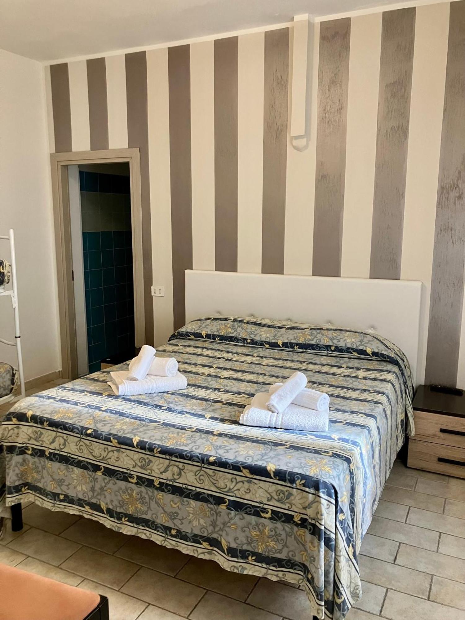 Hotel Ginevra E Residence Cattolica Eksteriør billede
